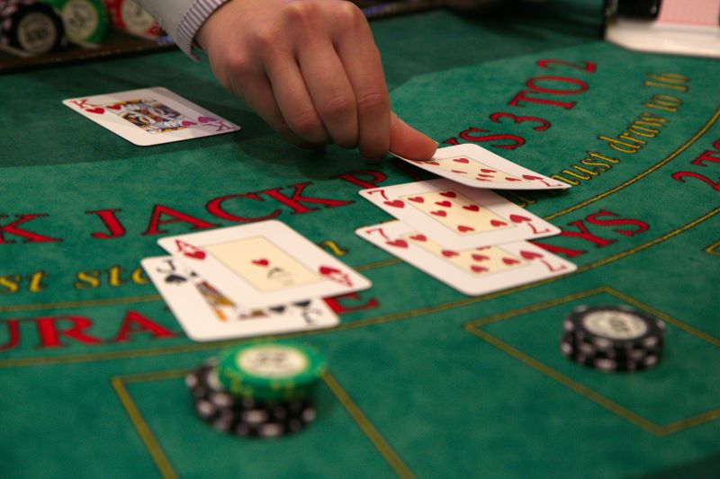 Jugar al blackjack en el casino: Todo lo que necesitas saber